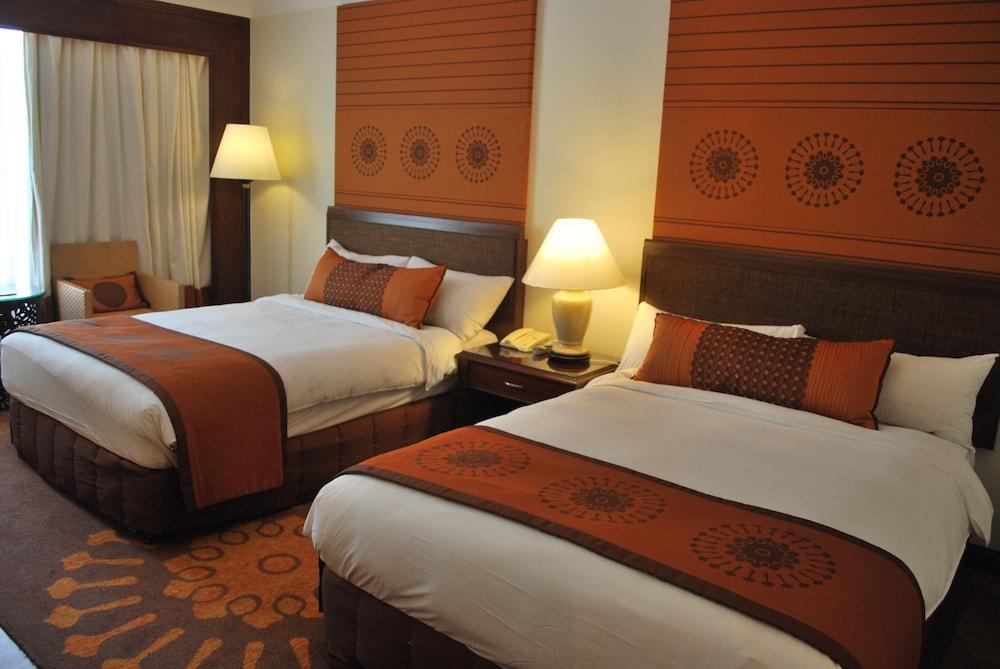 Holiday Inn Resort Penang Batu Feringgi Exterior foto