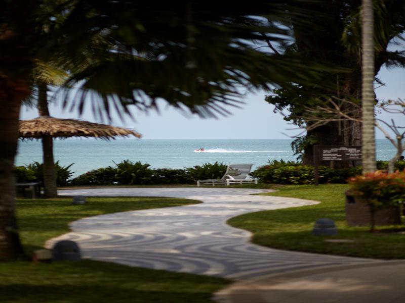 Holiday Inn Resort Penang Batu Feringgi Exterior foto